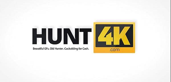 HUNT4K. Chick da una mamada y monta una polla para conseguir las llaves del nuevo vehículo